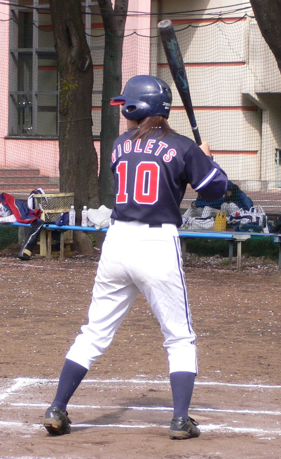 石川さえだ 大学時代は女子野球の主将として活躍しました。